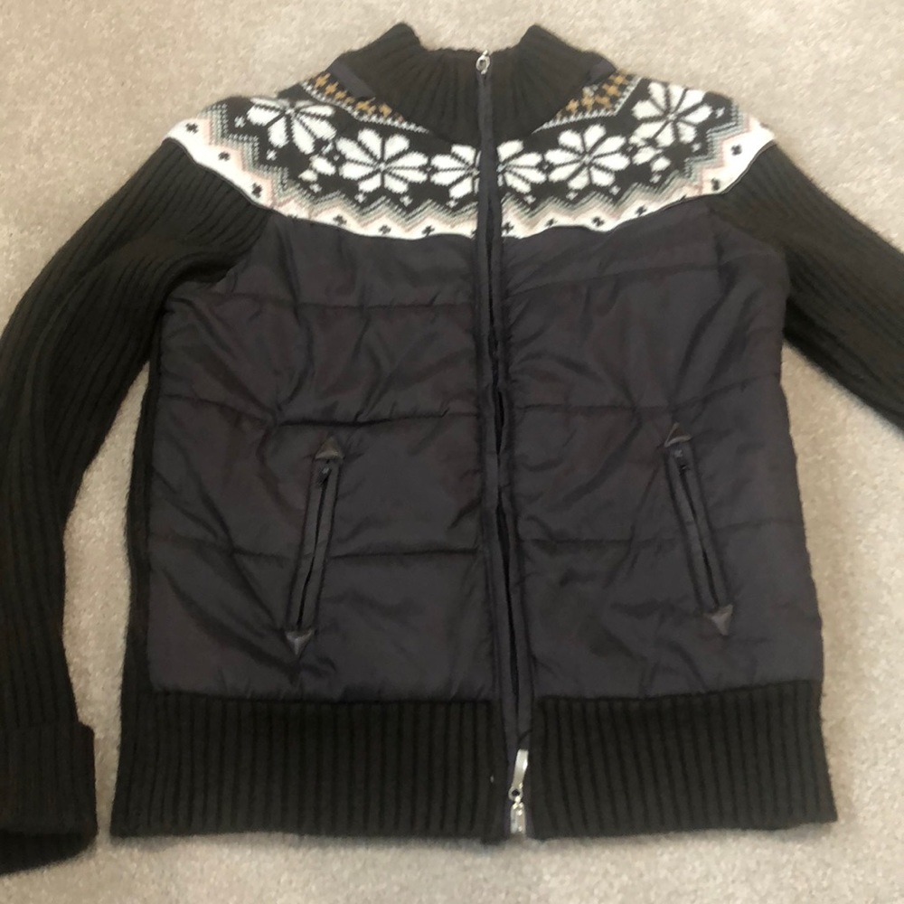 OneA brown puffer jacket with sweater sleeves
